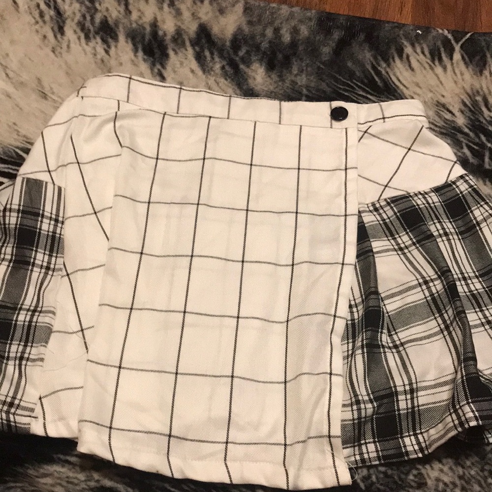 Skirt worn once clean and in good shape